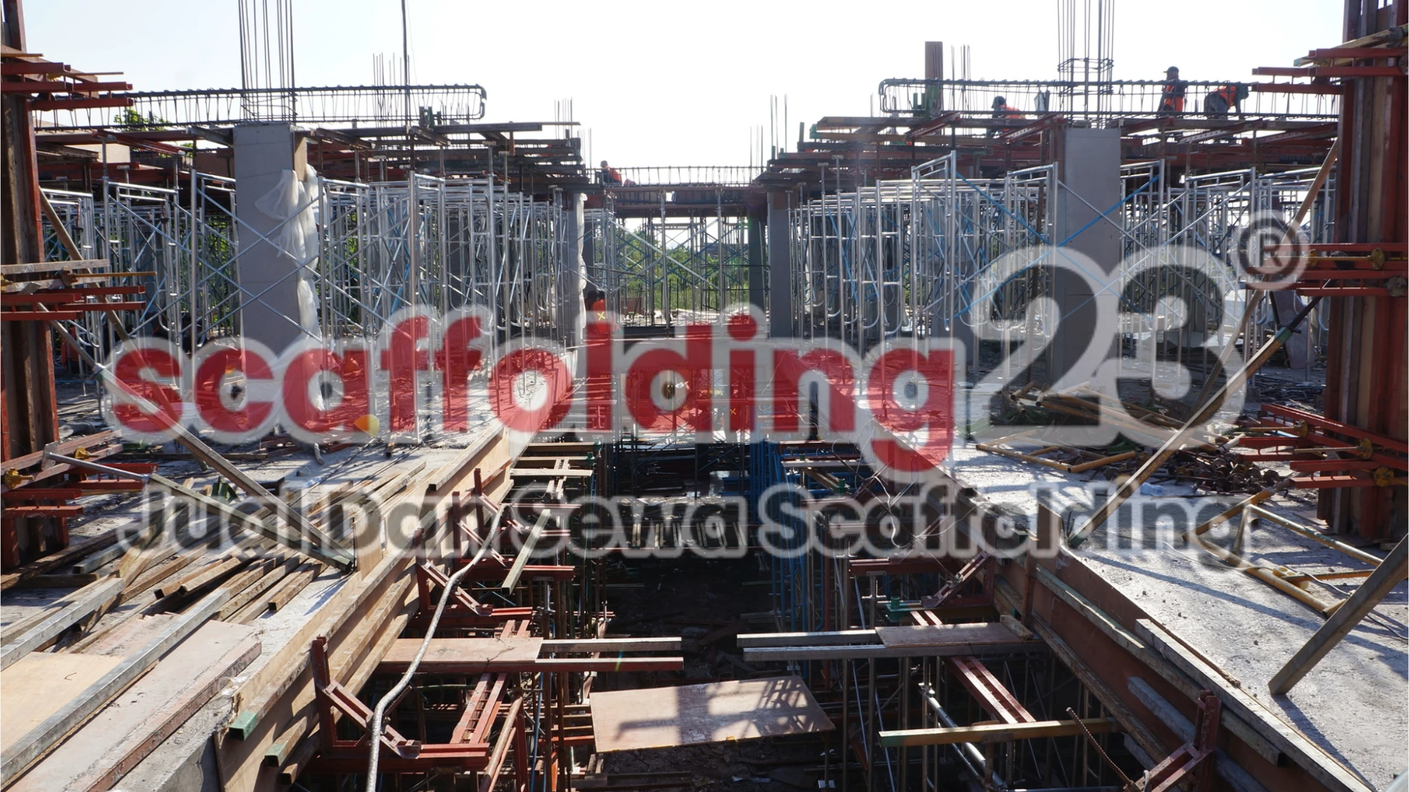 Berapa harga sewa scaffolding 1 set per bulan? Simak rincian komponen, faktor harga, dan cara menghitung kebutuhan sebelum menyewa.